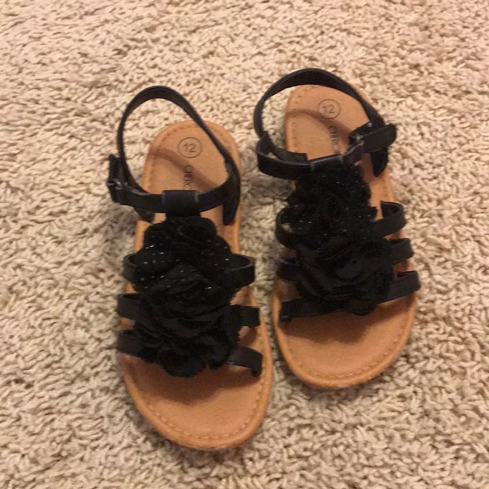 Black strappy sandal with flowers